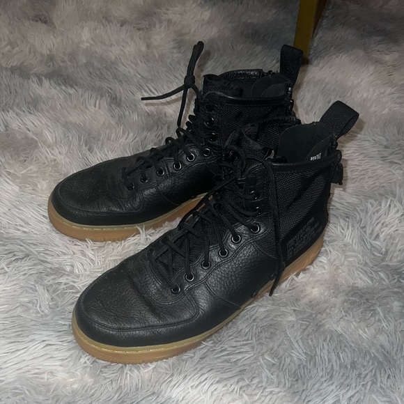 High top Air Force Ones - Picture 1 of 5